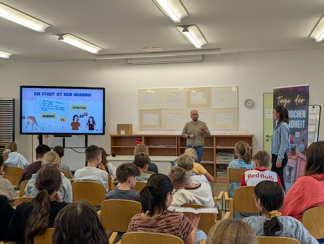 pxl 20251009 085524857